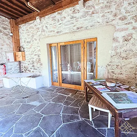 Dormez Dans L'enceinte Du Chateau De Beost, 8 Pers * Béost